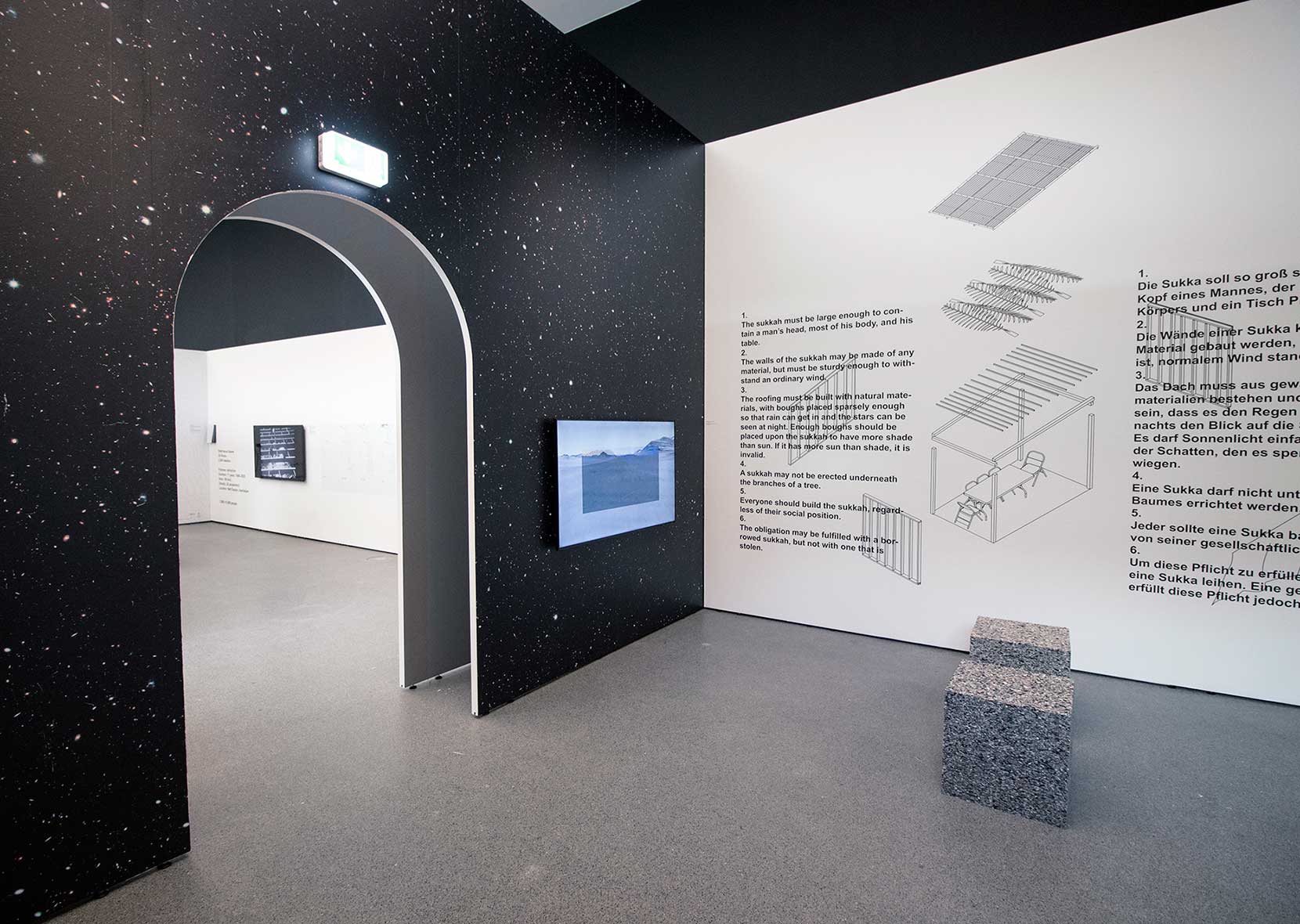 Ausstellungswand