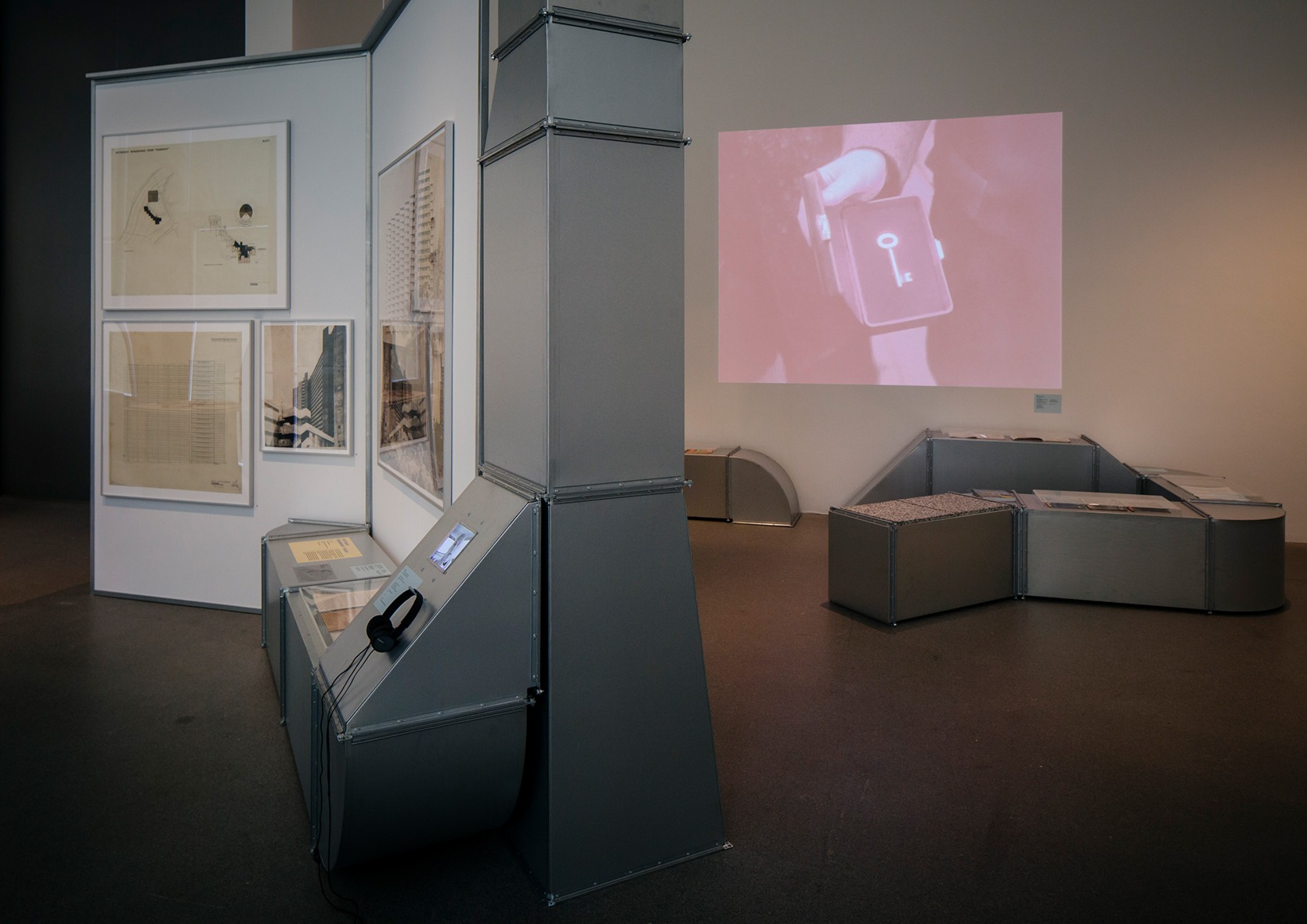 video installation den partition wall with headphones