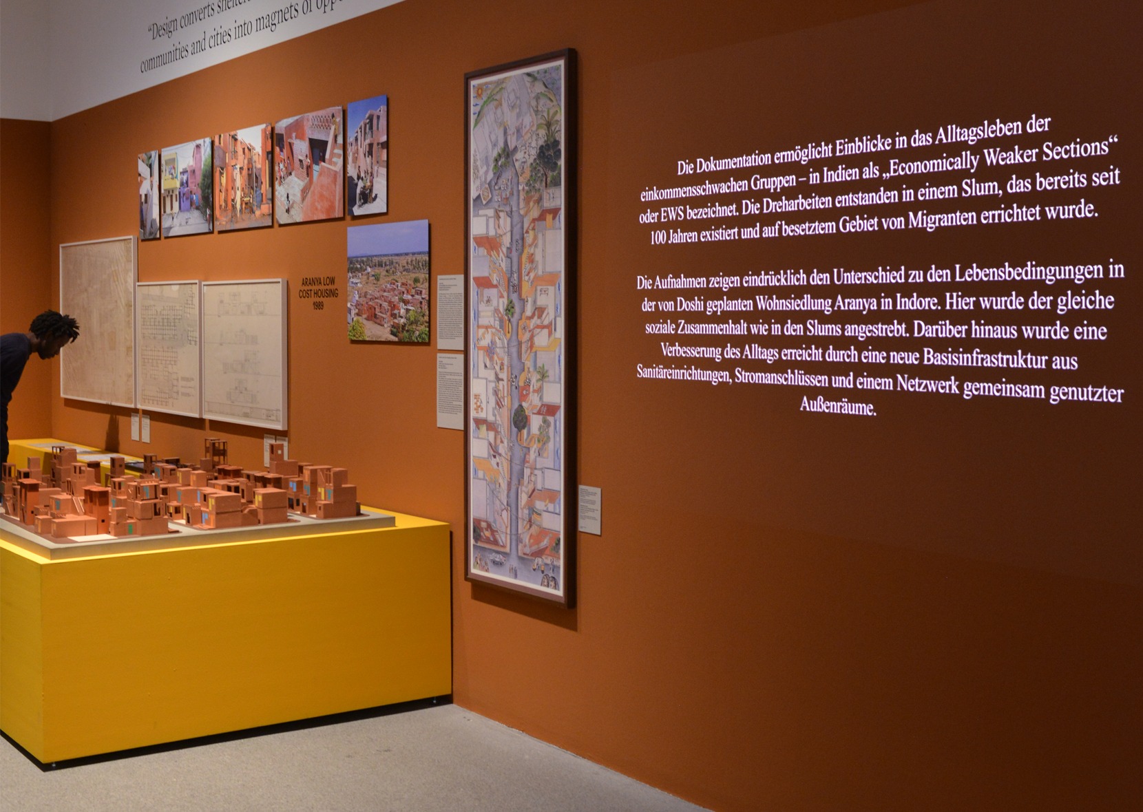Ausstellungswand