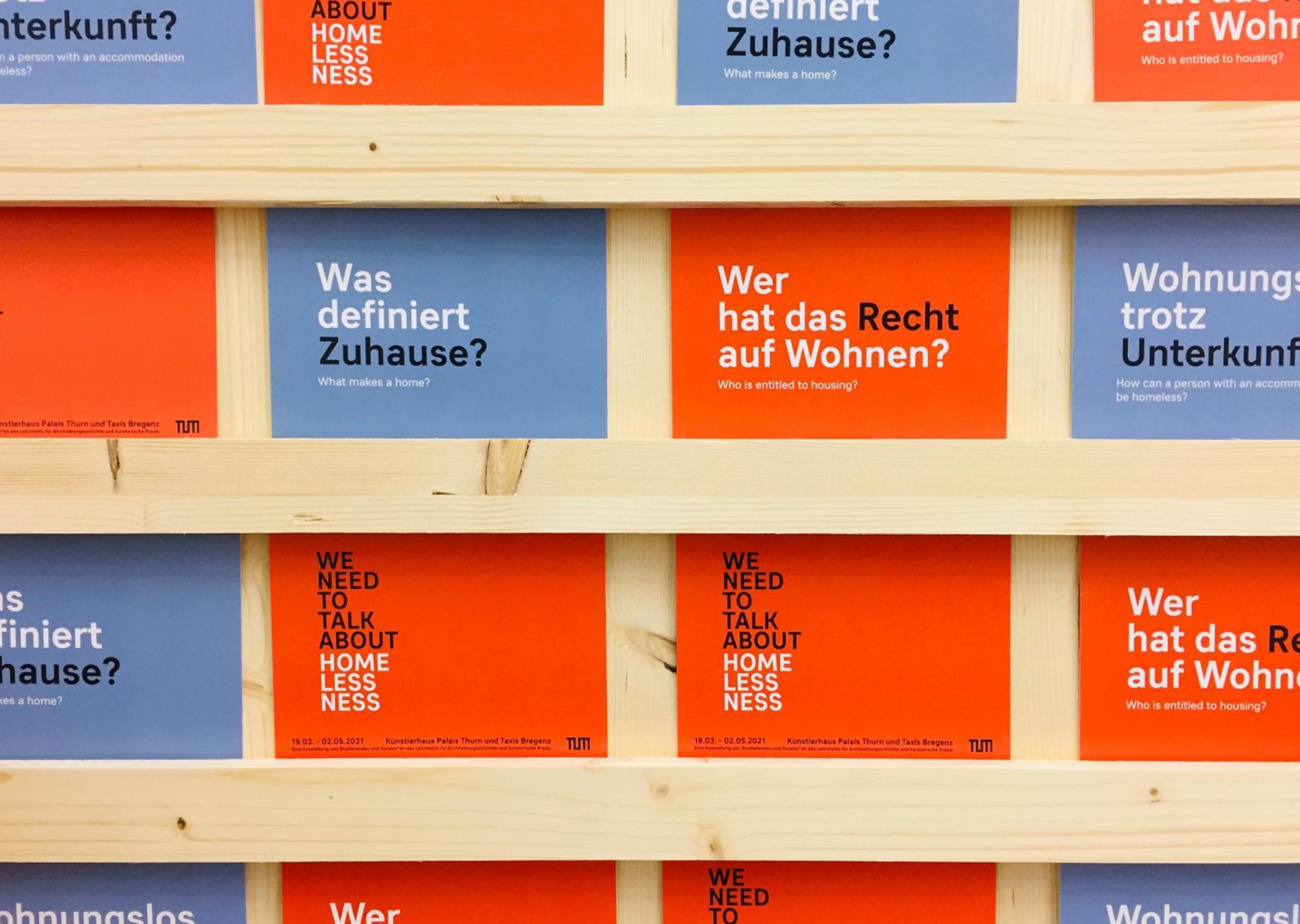 Stellwand mit Sprüchen in Ausstellung