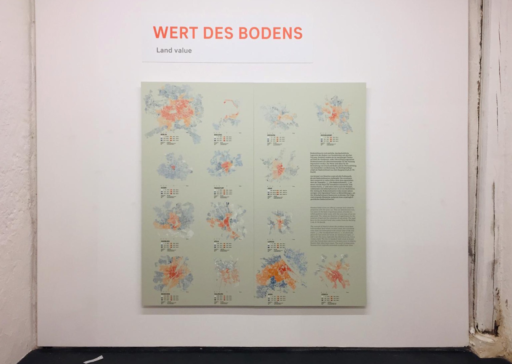 Poster in Ausstellung über den Wert des Bodens