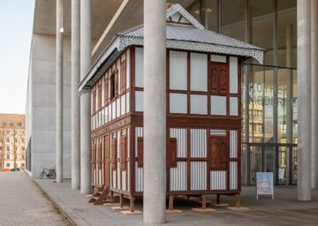 Dohar-Haus vor der Pinakothek der Moderne