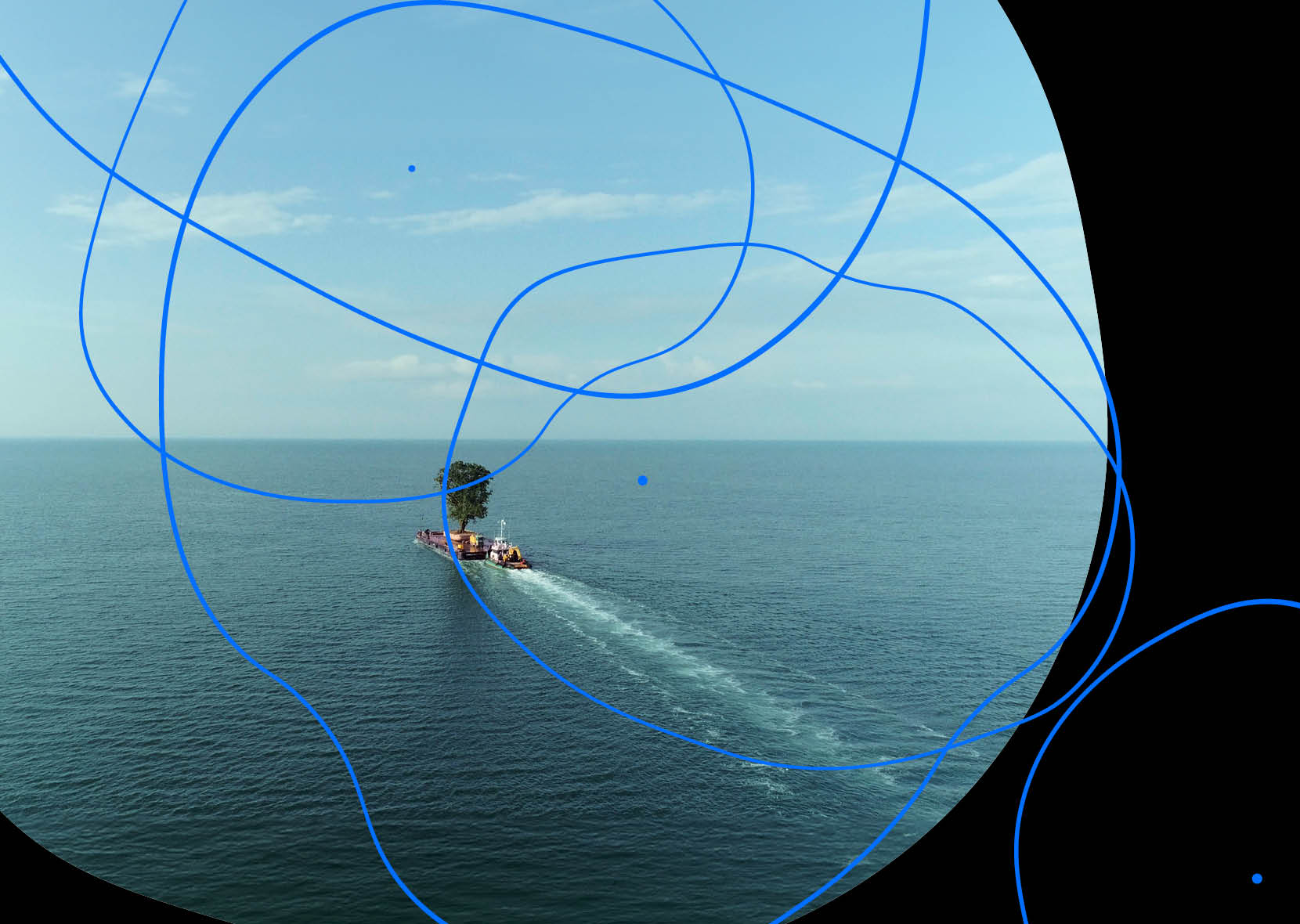 Schiff mit Baum auf dem Meer und verschlungene blaue Linien